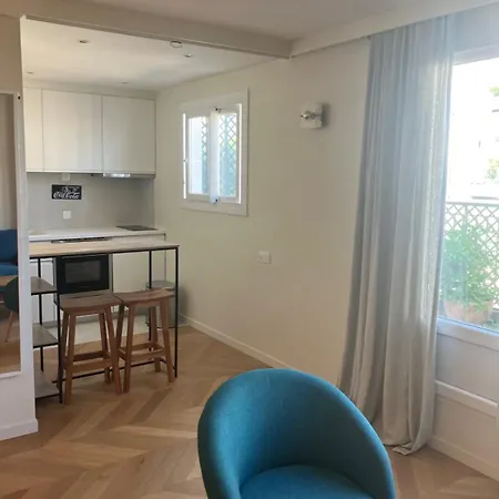 31 M Fully Renovated Apartmán *